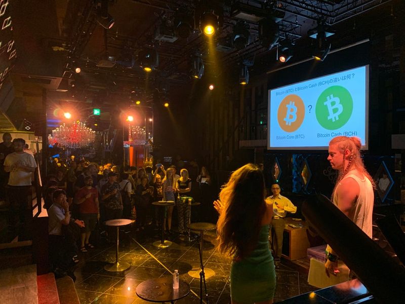 写真下記Reddit投稿よりhttps://www.reddit.com/r/btc/comments/ckxgbk/fun_photo_from_the_bch_meetup_in_tokyo_last_night/
